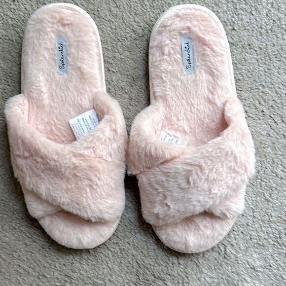 Splendid Faux Fur Slippers! - Picture 6 of 7